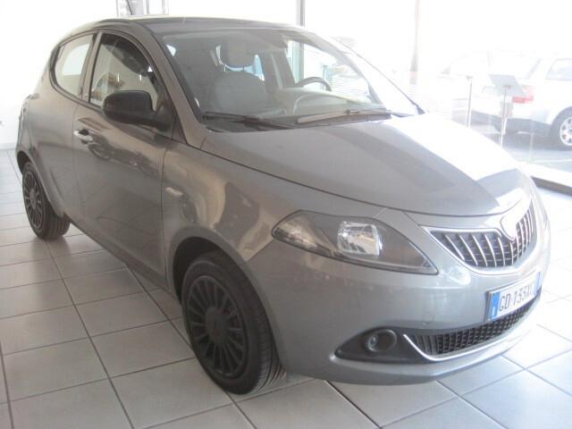 Lancia Ypsilon 1.0 FireFly 5 porte S&S Hybrid Ecochic Silver