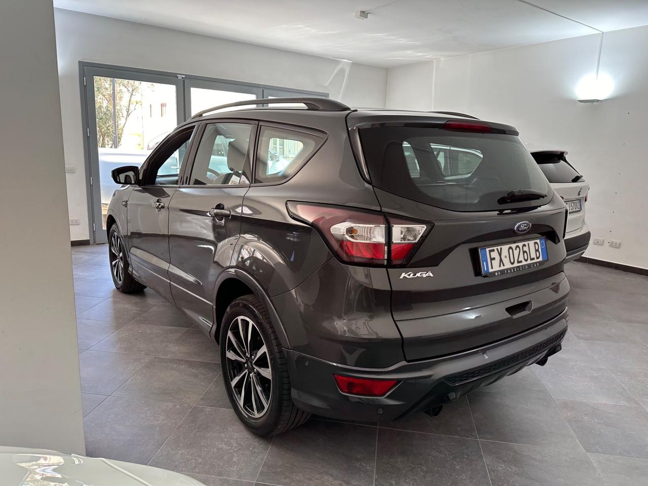 Ford Kuga 1.5 TDCI 120 CV S&S 2WD ST-Line