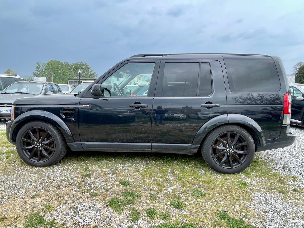 Land Rover Discovery 4 3.0 SDV6 245CV Black&White Limited Edition