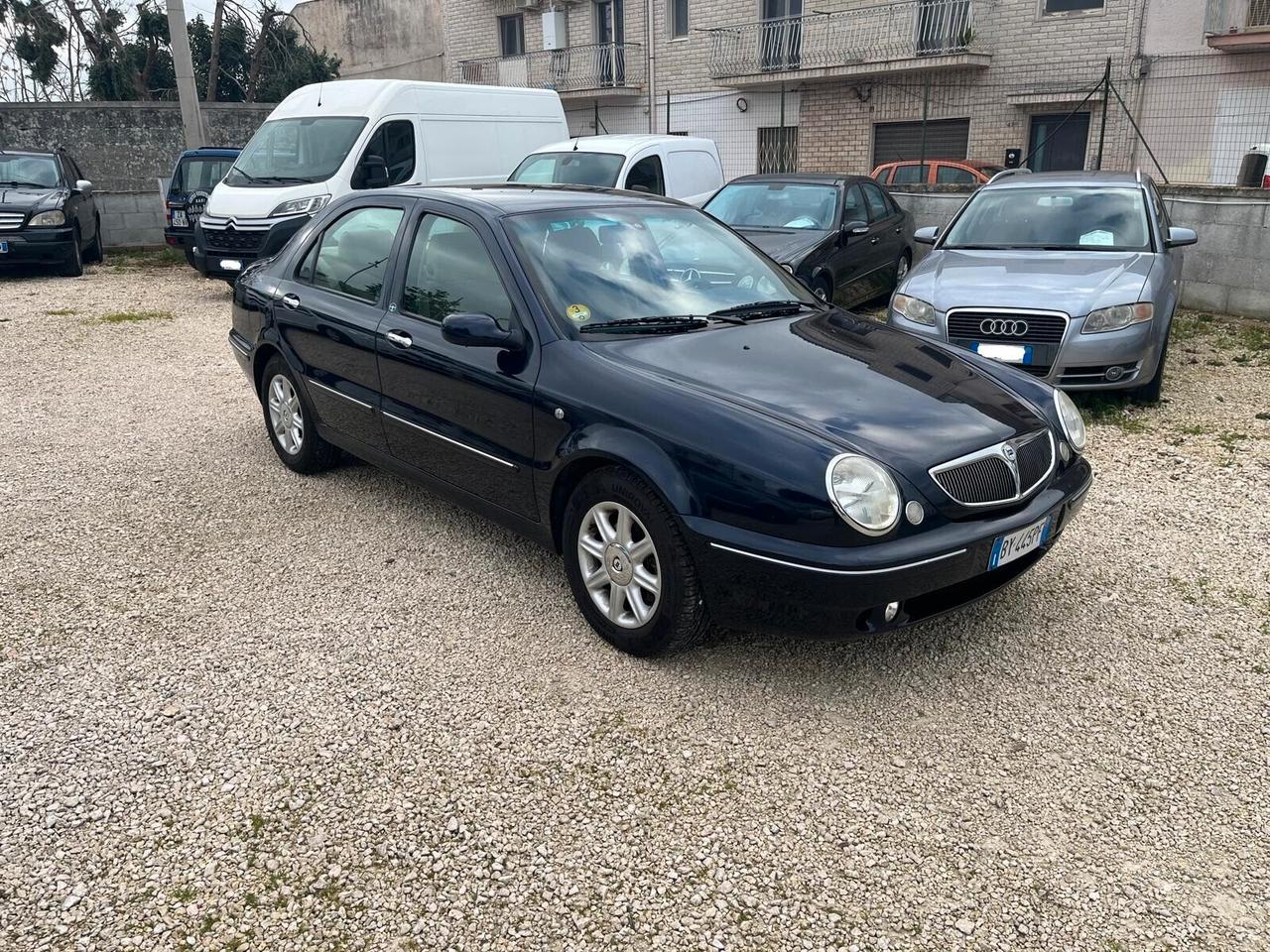 Lancia Lybra 1.9 JTD cat intensa