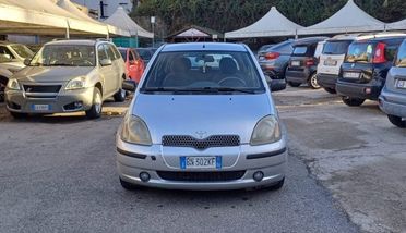 TOYOTA Yaris 1.3i 16V cat 5 porte Luna