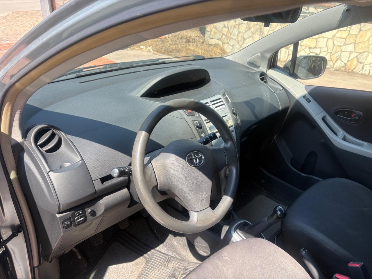 Toyota Yaris 1.0 5 porte