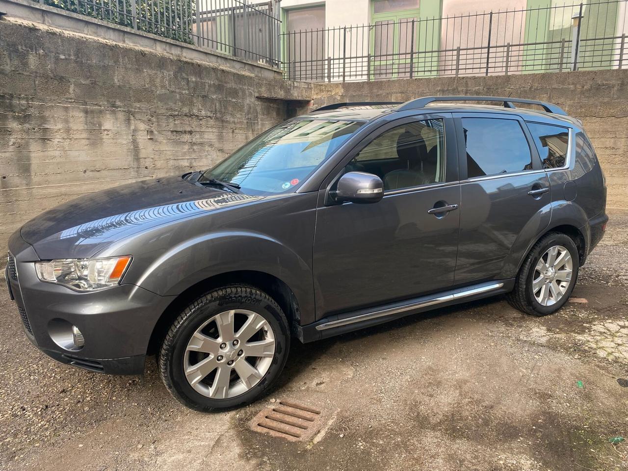 Mitsubishi Outlander 2.2 DI-D TC-SST Instyle DPF 7p TETTO APRIBILE