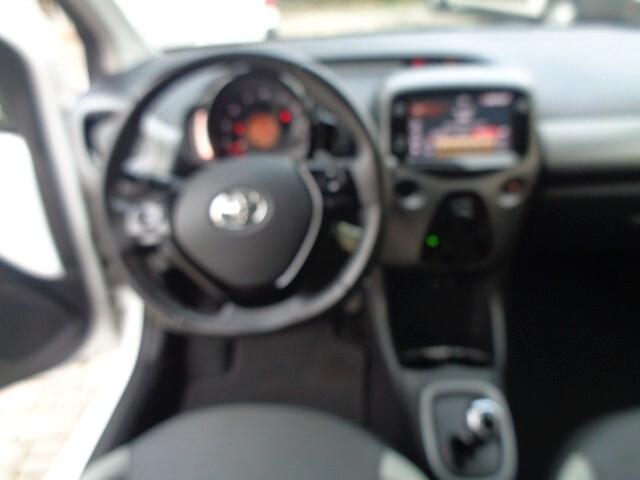 Toyota Aygo Connect 1.0 VVT-i 72 CV 5 porte x-play MMT AUTOMATICA