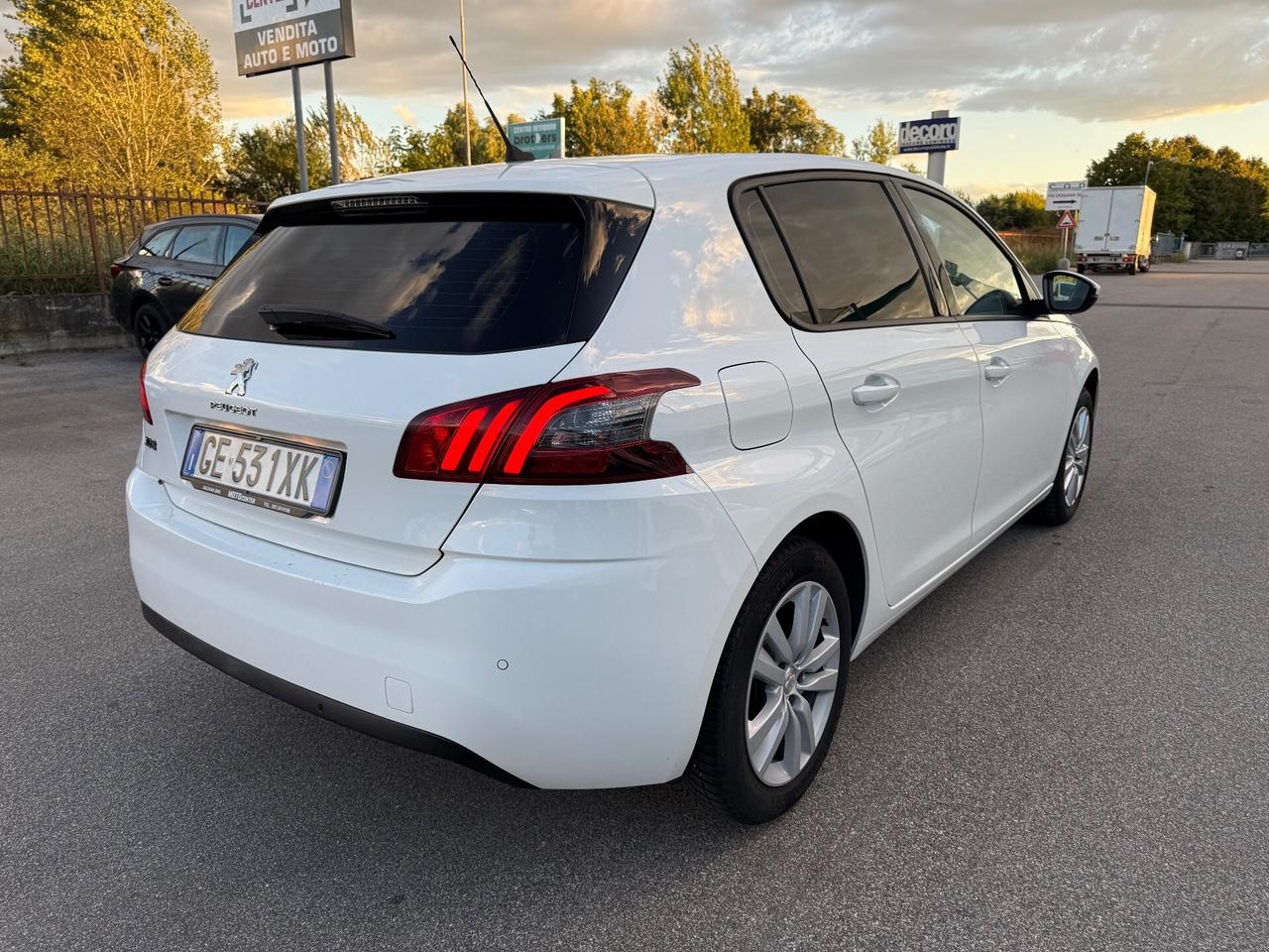 Peugeot 308 My21 Berlina 1.5 130 CV EAT8