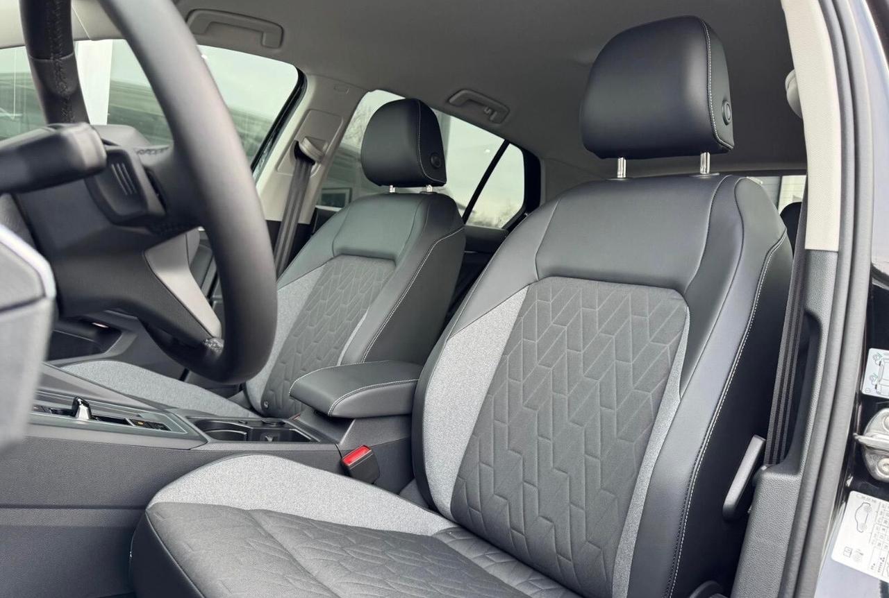 Volkswagen Golf 1.5 Etsi Dsg SCR Life Goal Navi Led