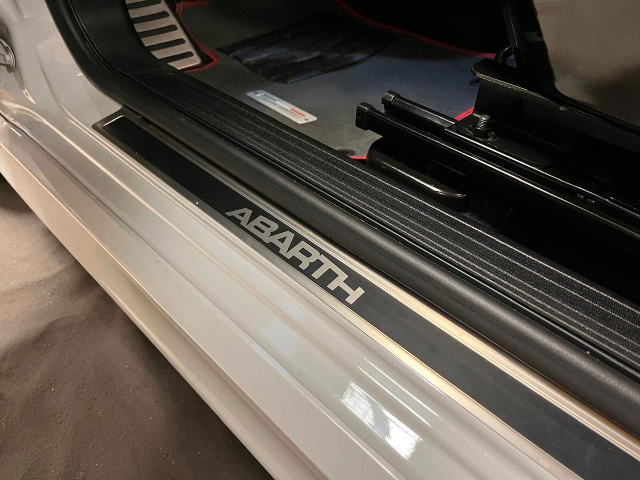 Abarth 595 1.4 Turbo T-Jet 180 CV Esseesse