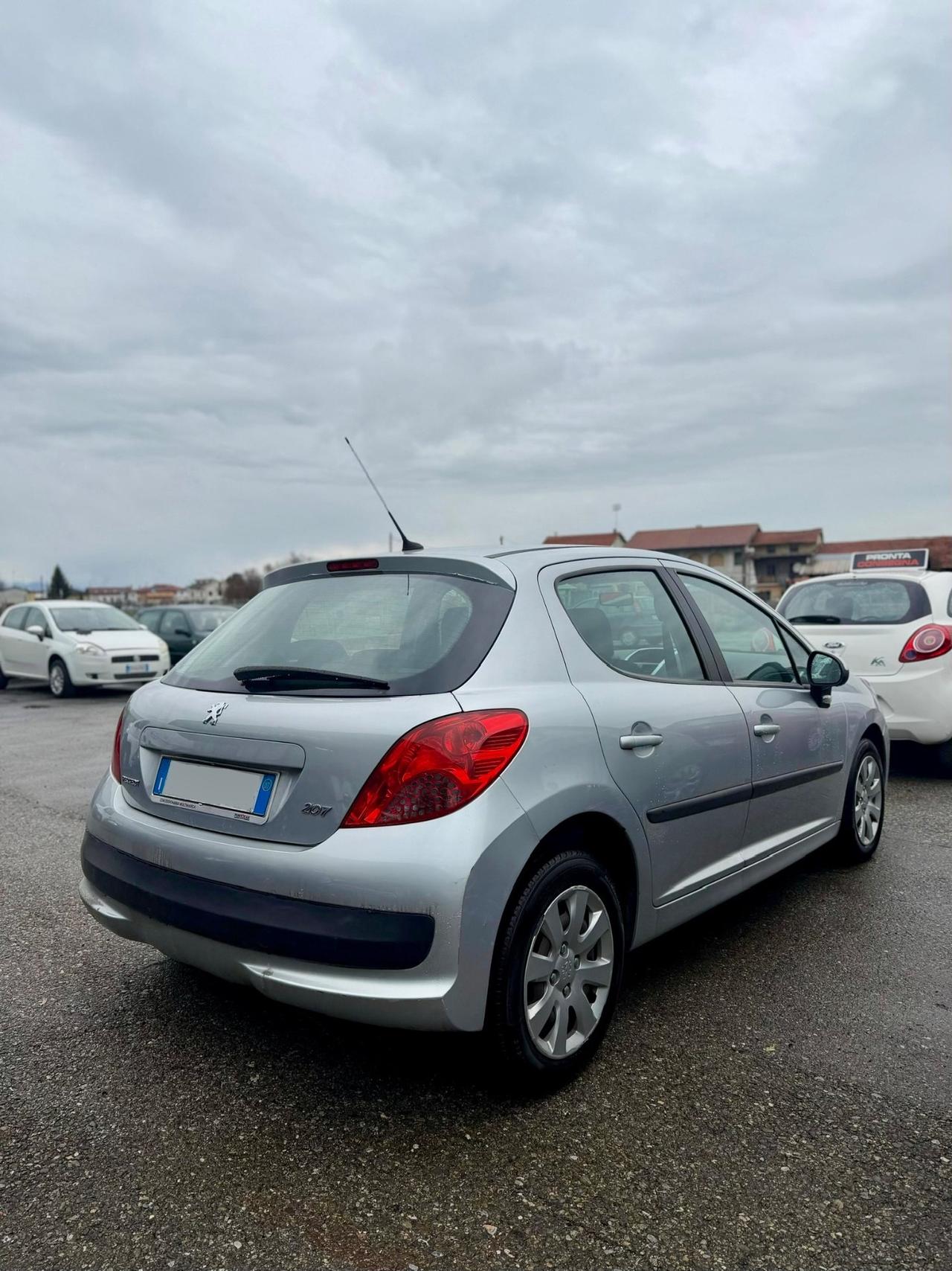 Peugeot 207 1.4 8V 75CV 5p. ONE Line