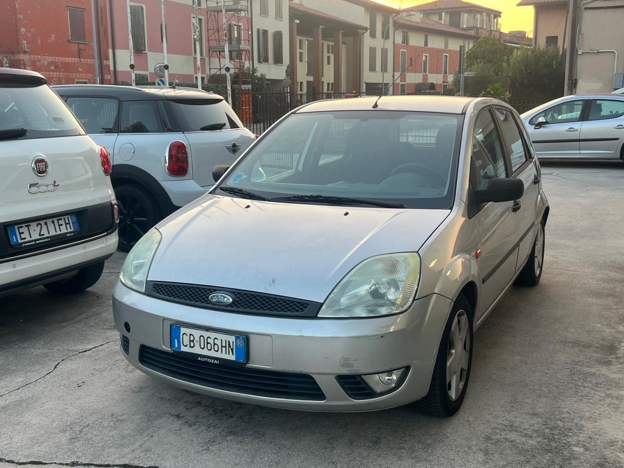 Ford Fiesta 1.4 16V 5p. Zetec - NEOPATENTATI