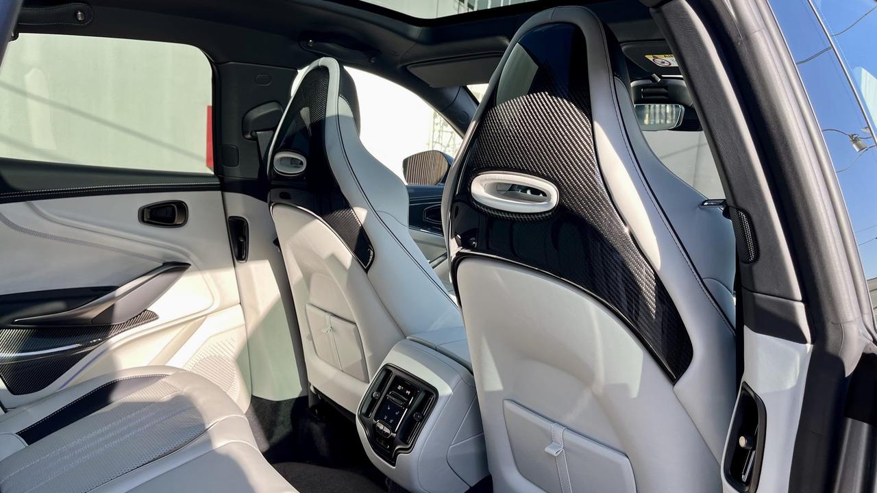 ASTON MARTIN DBX707 4.0