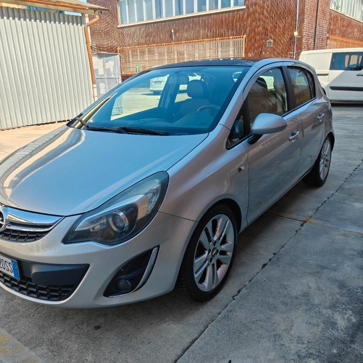 Opel Corsa 1.2 5 porte Cosmo