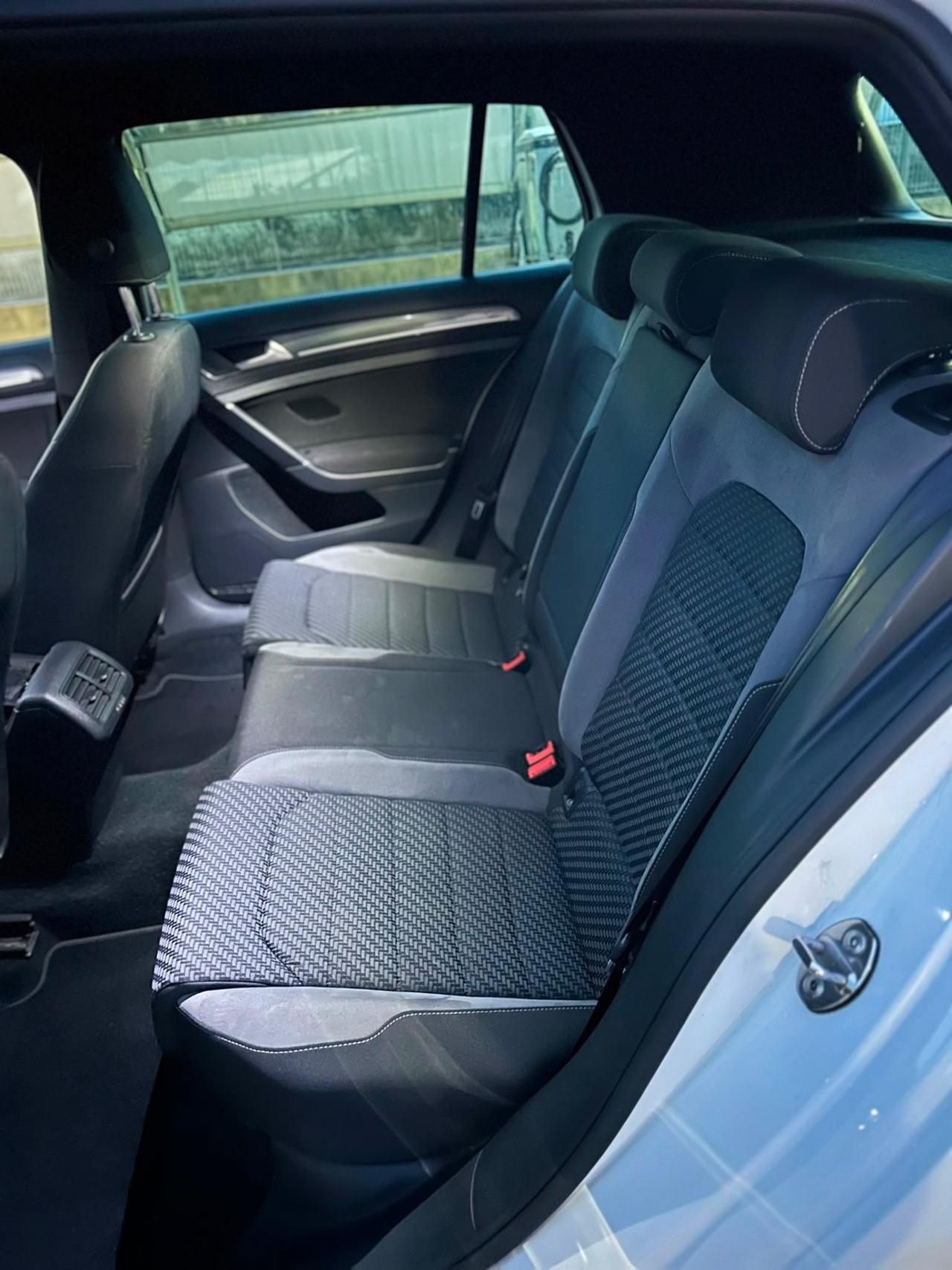 VOLKSWAGEN GOLF 7.5 R-LINE PERFORMANCE DSG – FULL OPTIONAL