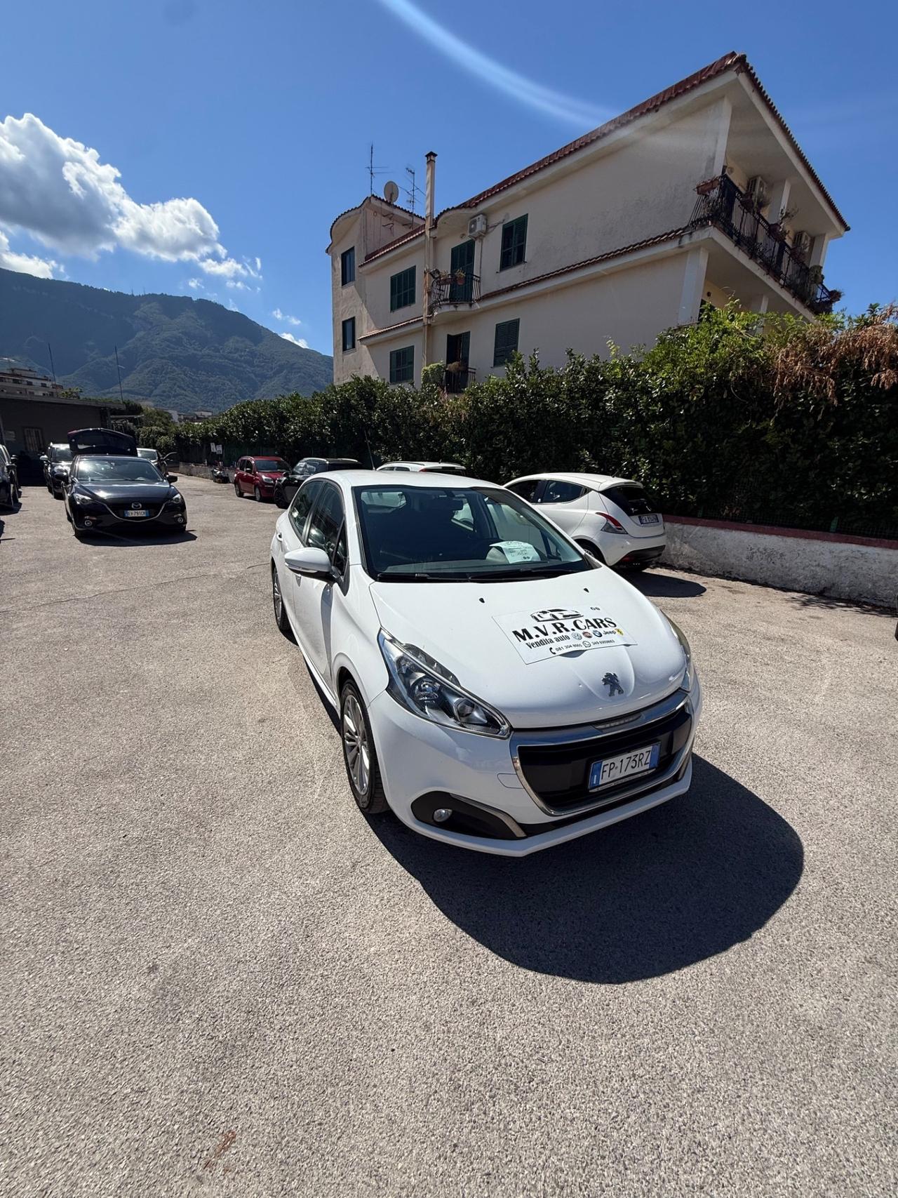 Peugeot 208 BlueHDi 1.6 75 5 porte Allure