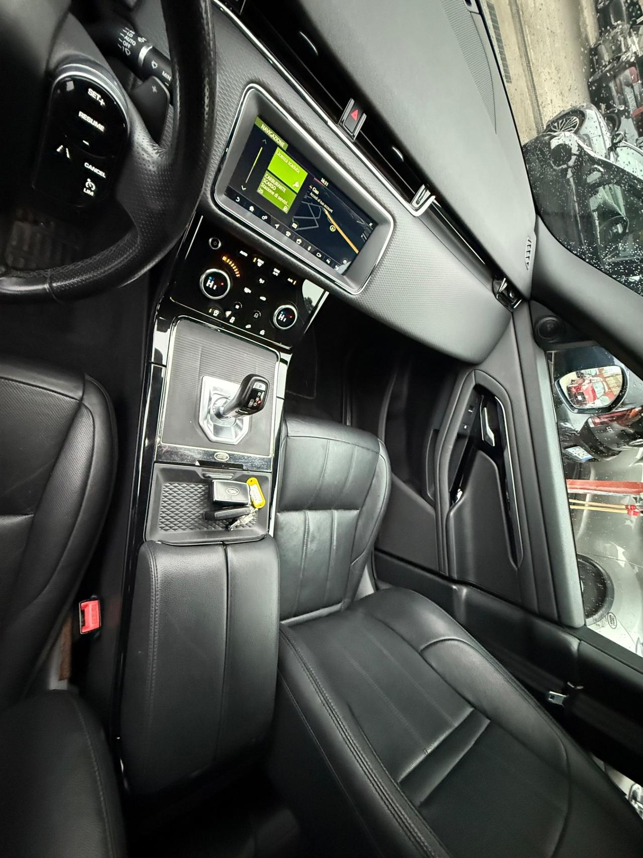 Evoque 2.0D I4-L.Flw 150CV AWD- R-Dynamic HSE-unipro