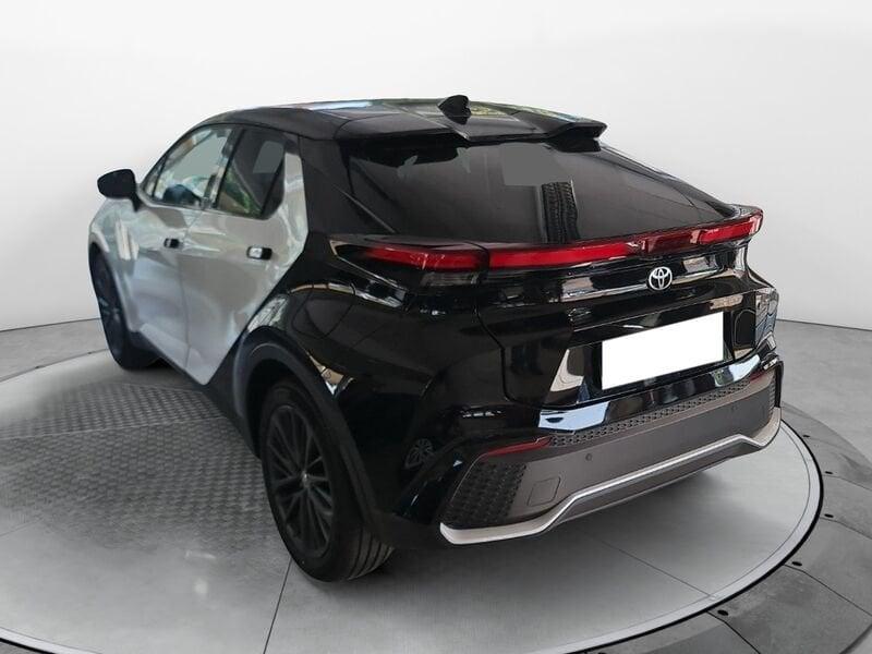 Toyota C-HR Plug-in Hybrid 220 Lounge Hero