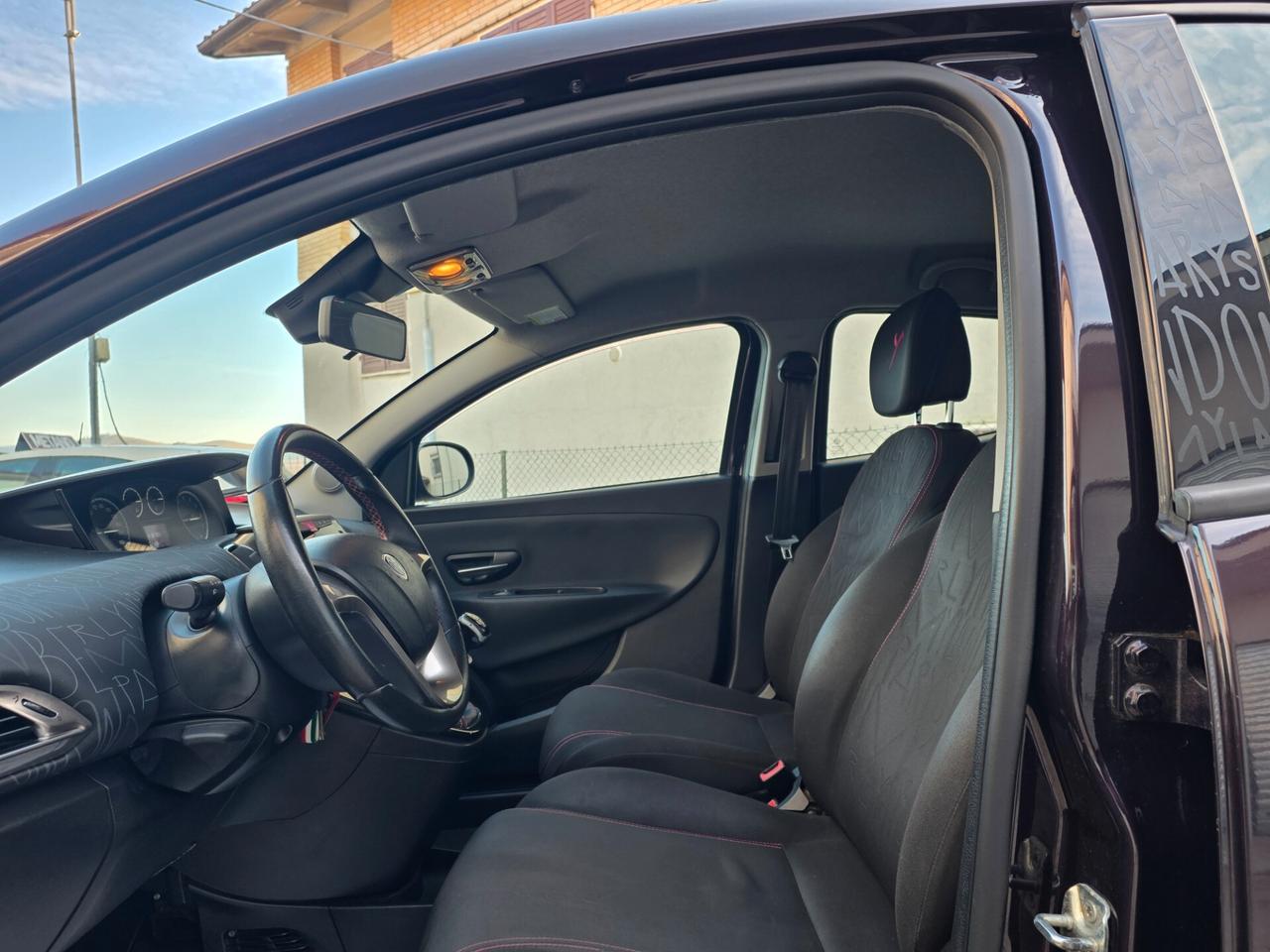 Lancia Ypsilon 0.9 TwinAir 85 CV 5 porte Metano Ecochic Elefantino