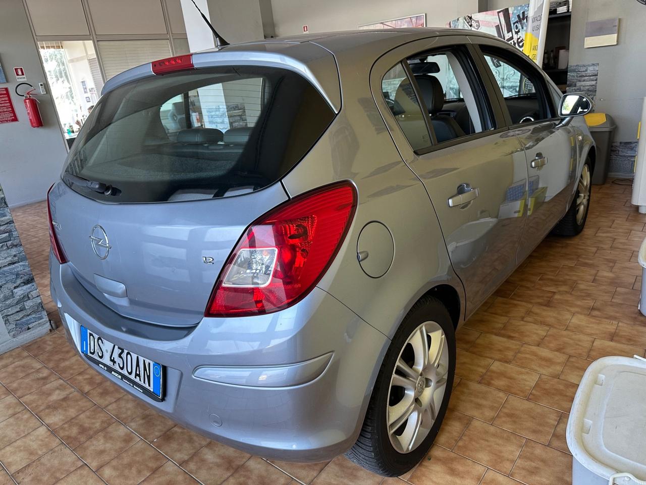 Opel Corsa 1.2benz. Cambio automatico 128.000km
