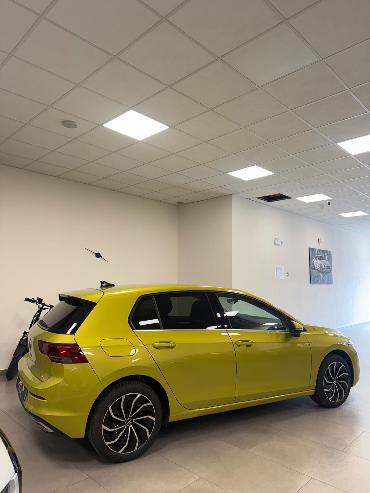 Volkswagen Golf 1.5 eTSI 130 CV EVO ACT DSG R-Line