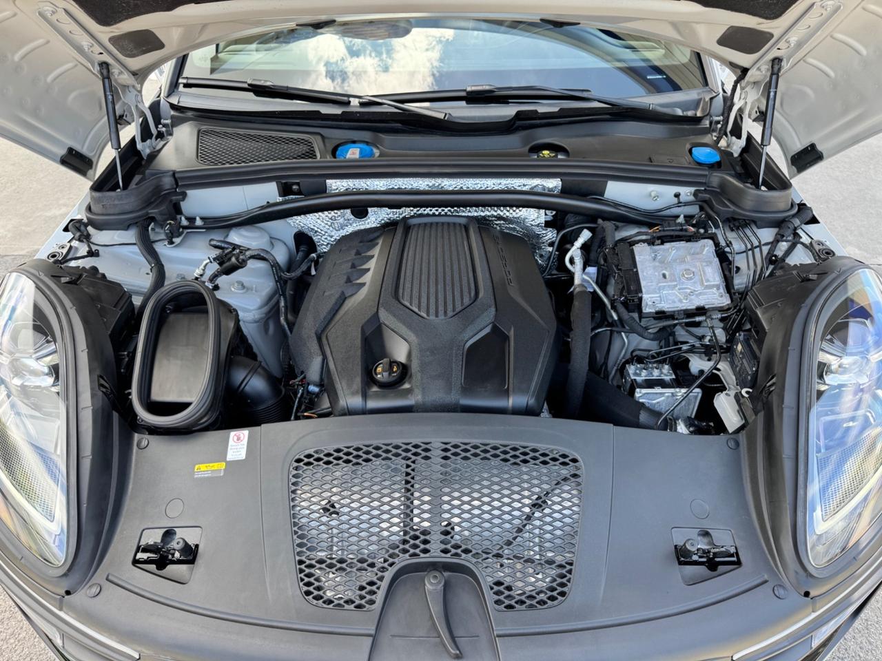Porsche Macan 2.0 265cv colore gesso tetto uni pro