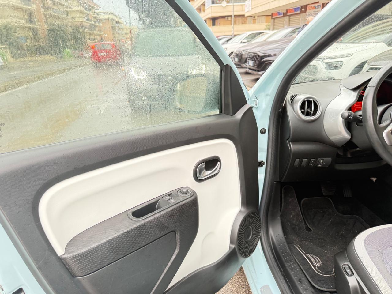 Renault Twingo LIMITEED C.AUTOMATICO PDC BLUETOOTH CERCHI 16 SOLO 25000 KM