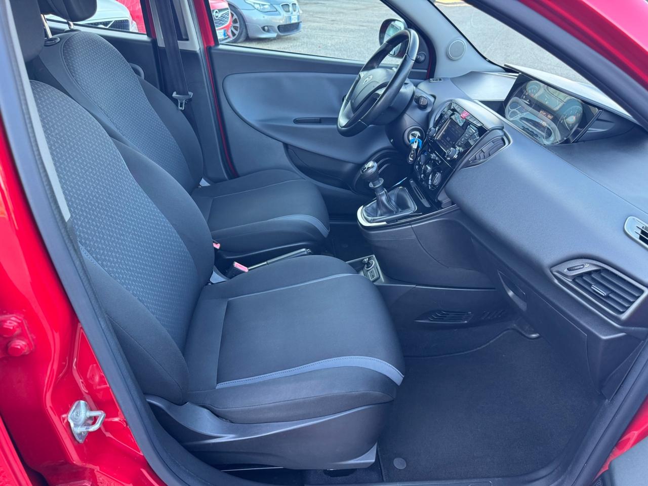 Lancia Ypsilon 1.2 69 CV 5 porte Platinum NEOPATENTATI