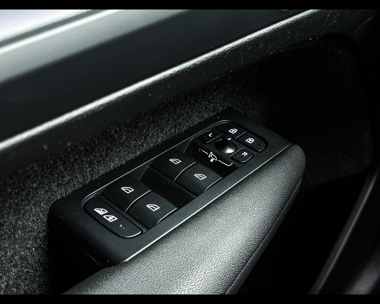 VOLVO XC40 T4 Recharge Plug-in Hybrid automatico Ultimate Dark