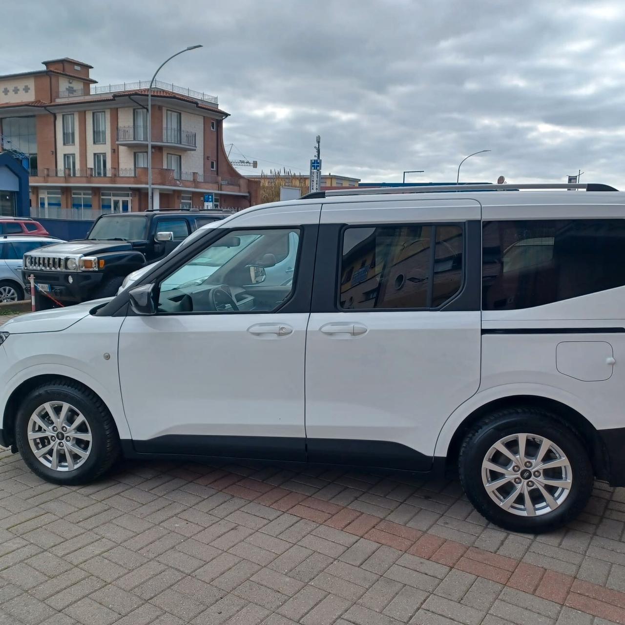 NUOVA 18000KM FORD TOURNEO 1.0 AUTOMATICO