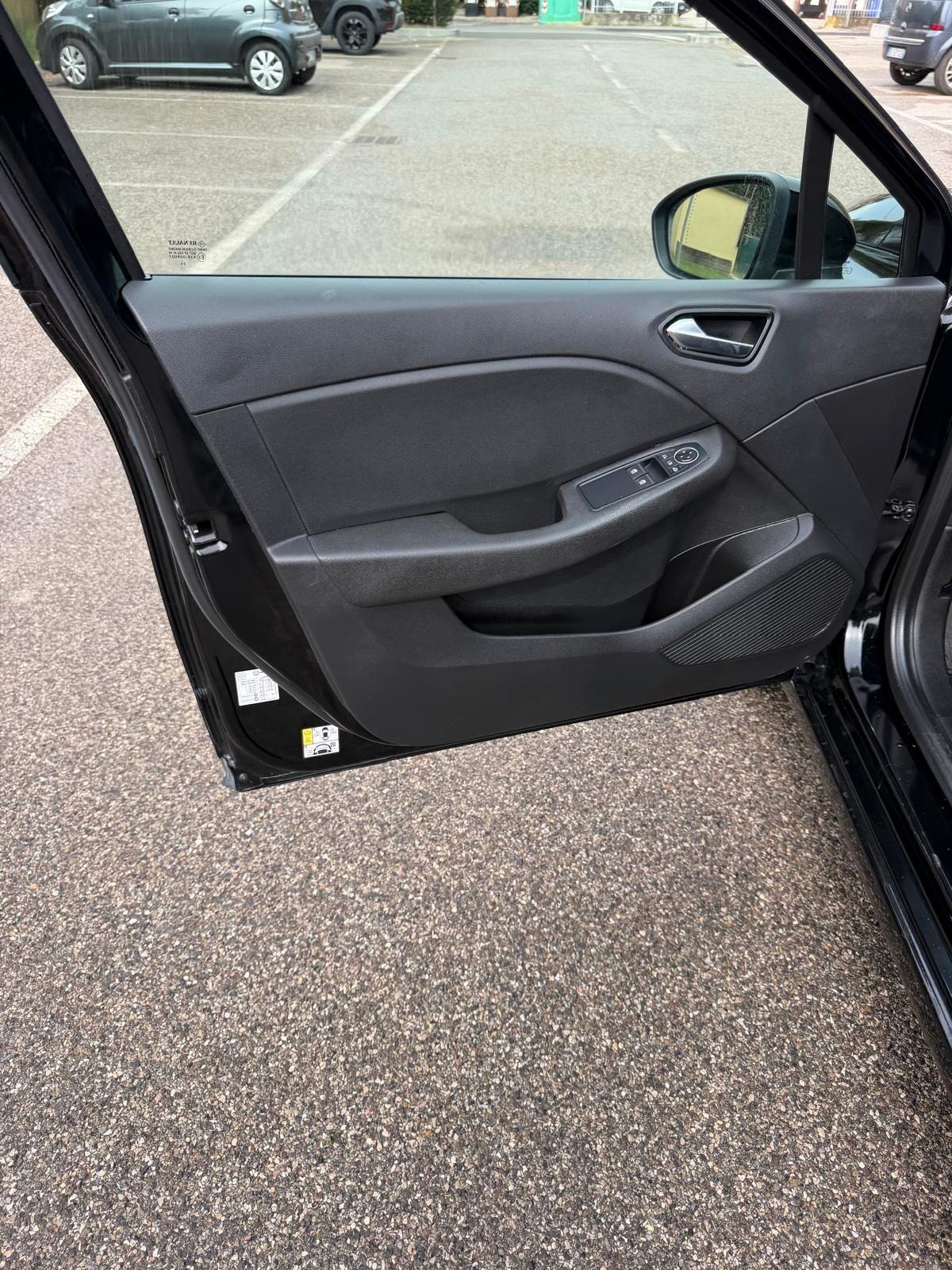 Renault Clio 1.0 tce Gpl - NEOPATENTATI - 12 MESI DI GARANZIA -