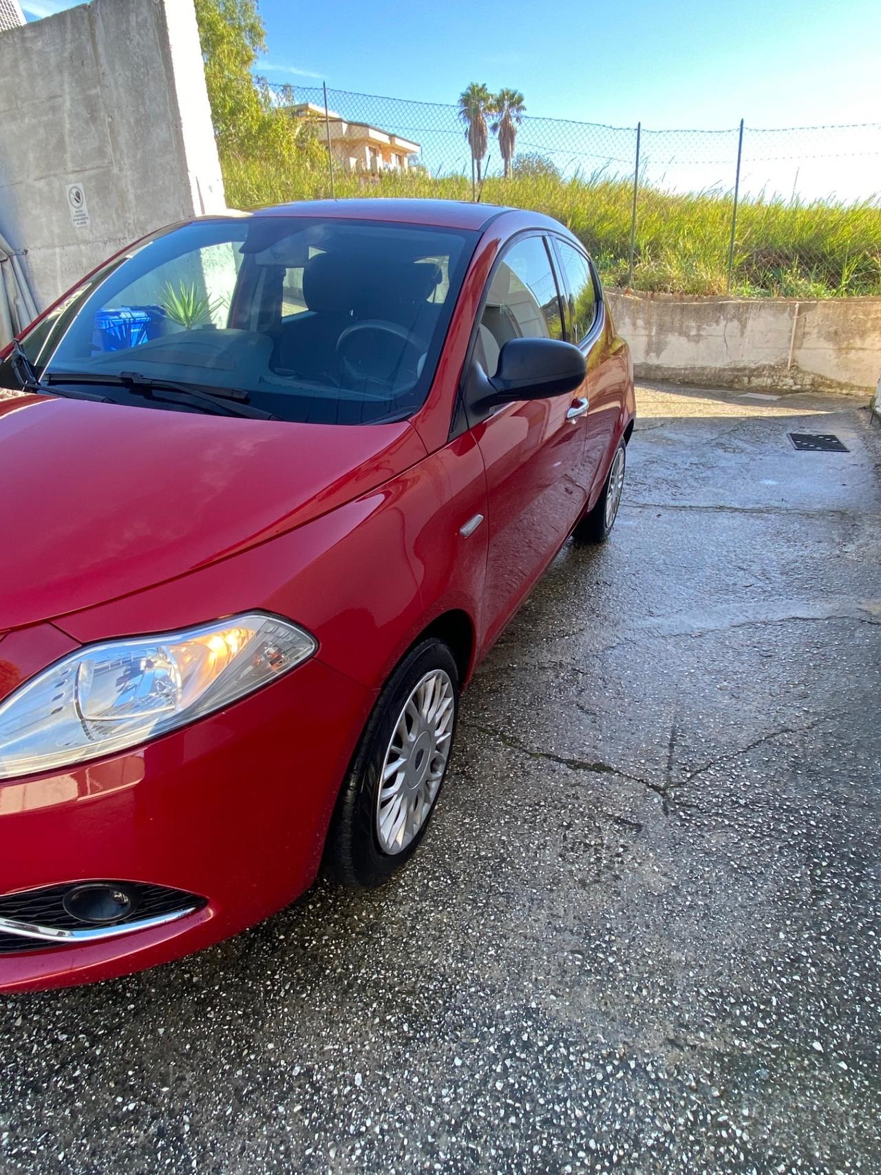 Lancia Ypsilon 1.2 69 CV 5 porte Silver
