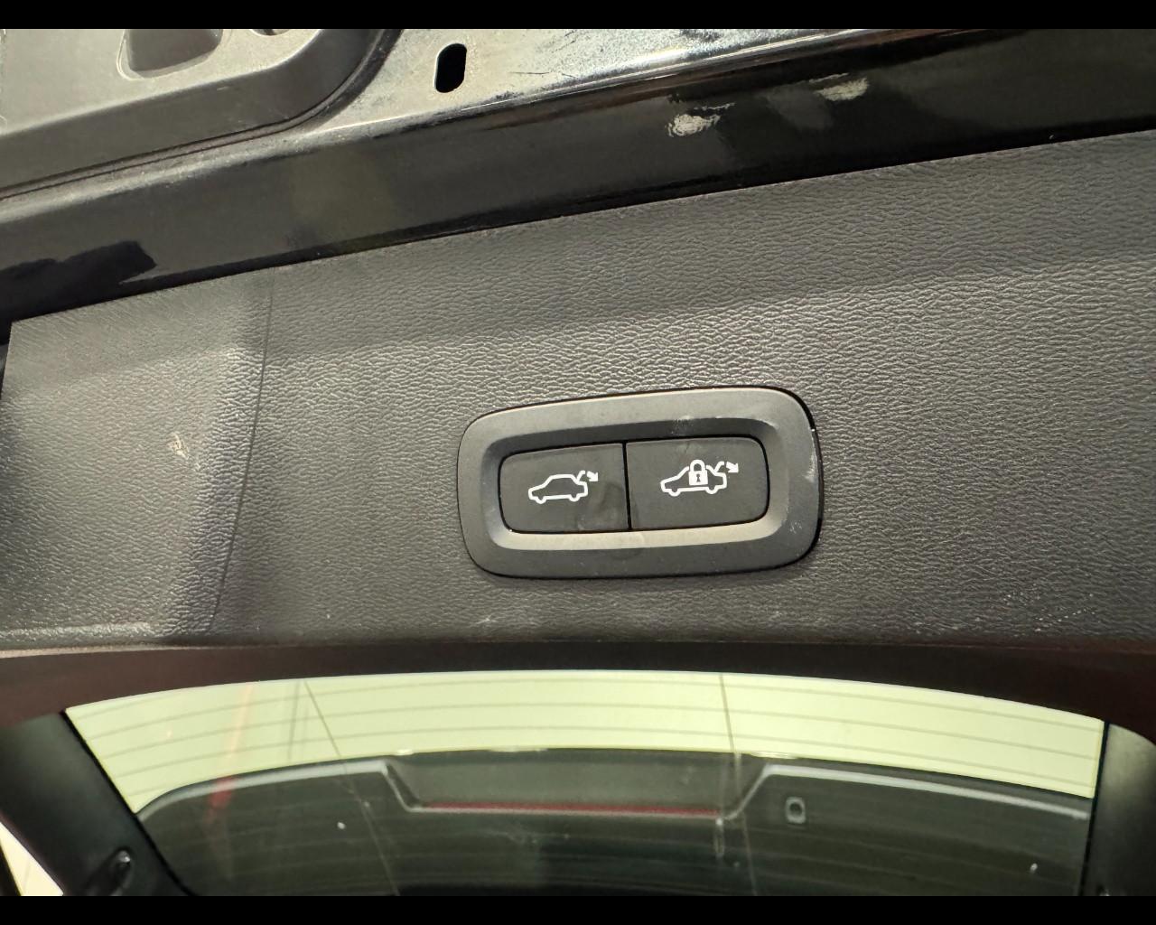 VOLVO XC40 CORE B3 AUTO