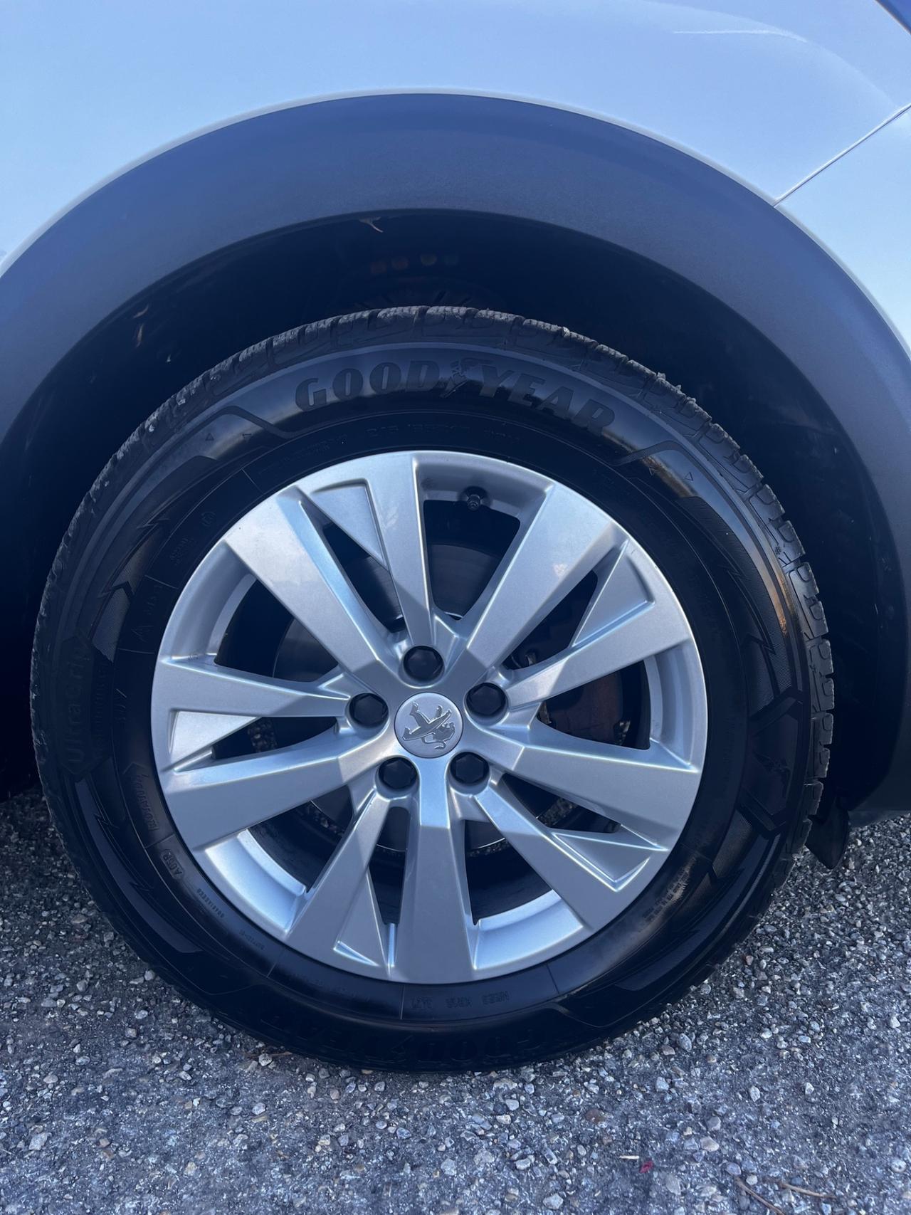 Peugeot 3008 BlueHDi 130 S&S EAT8 Business