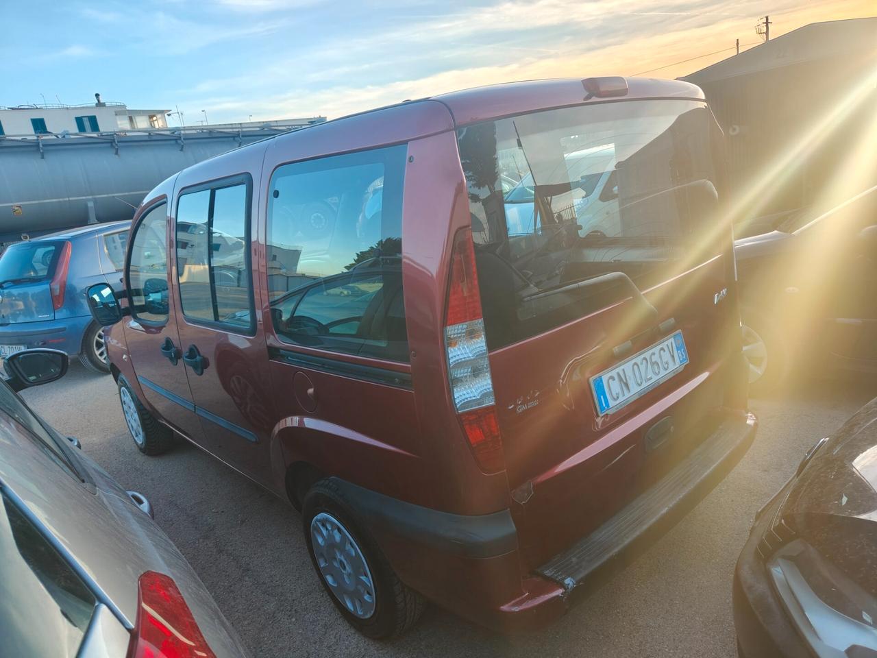 Fiat Doblo 1.9 JTD vetrato 5 posti