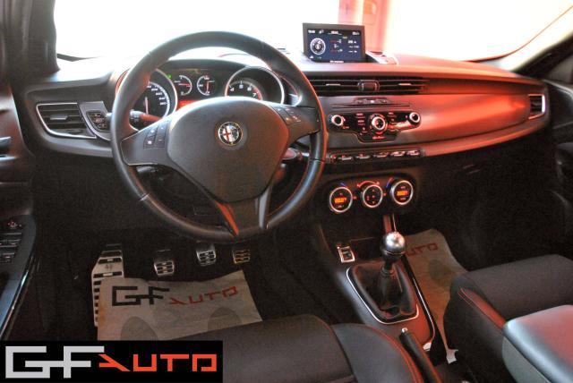 Alfa Romeo Giulietta Giulietta III 2010 1750 tbi Quadrifoglio Verde 235cv