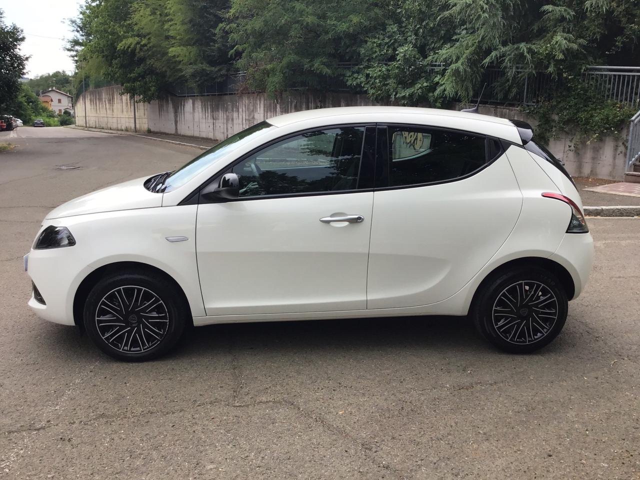 Lancia Ypsilon 1.0 FireFly 5 porte S&S Hybrid Gold