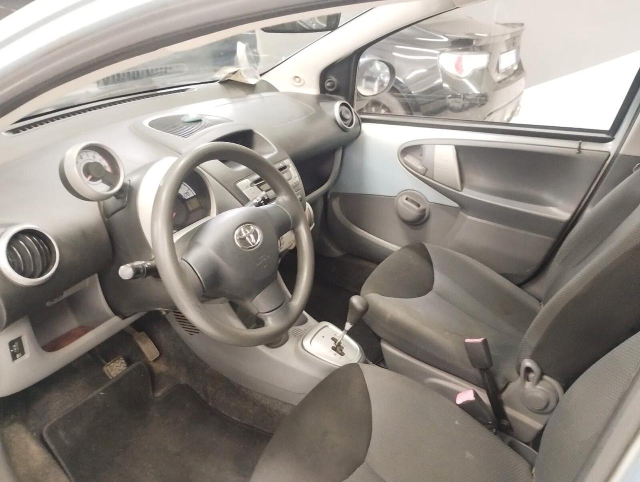 Toyota Aygo 1.0 12V VVT-i 5 porte Sol 165.000 KM