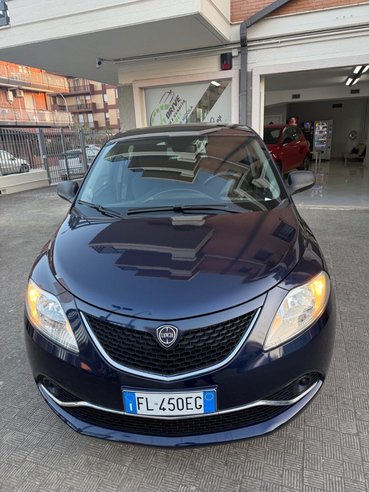 Lancia Ypsilon 1.2 69 CV 5 porte GPL Ecochic Silver