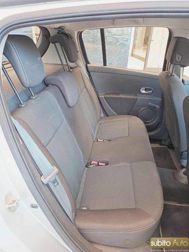 RENAULT Clio 1.2 16V 5 porte Dynamique