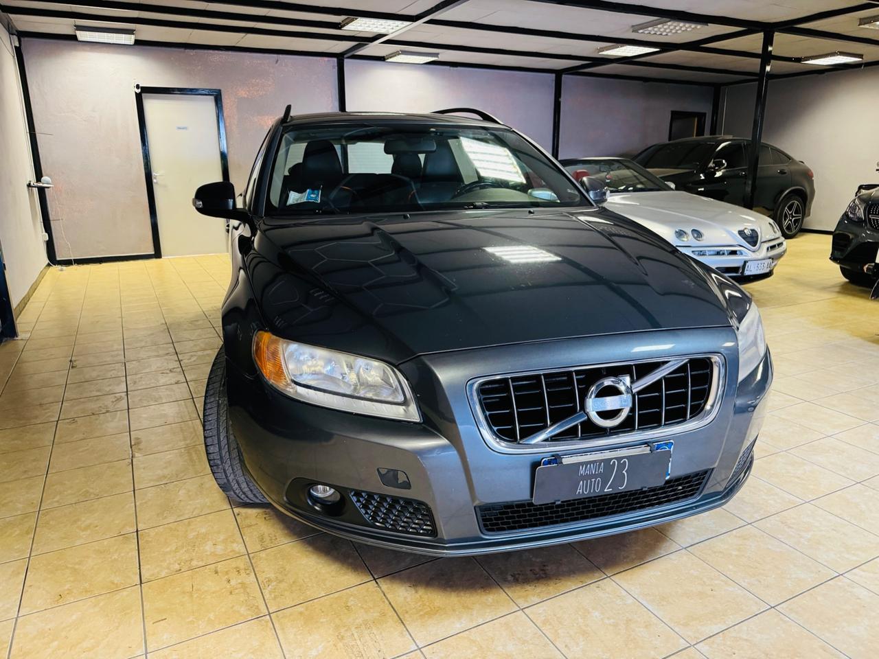 VOLVO V70 2.4 d5 Summum*unipro*service*km originali*