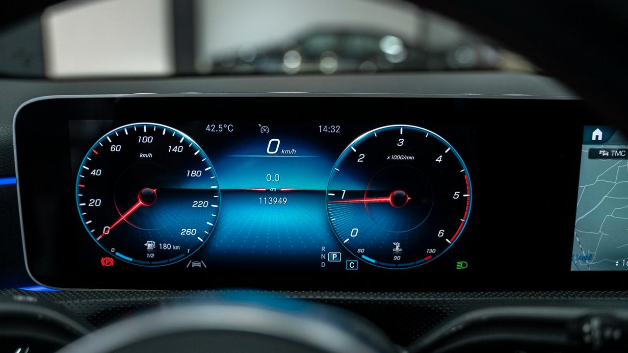 Mercedes-benz A 180 D PREMIUM PLUS AMG TETTO PACK LUCI MULTIBEAM FULL OPTIONAL