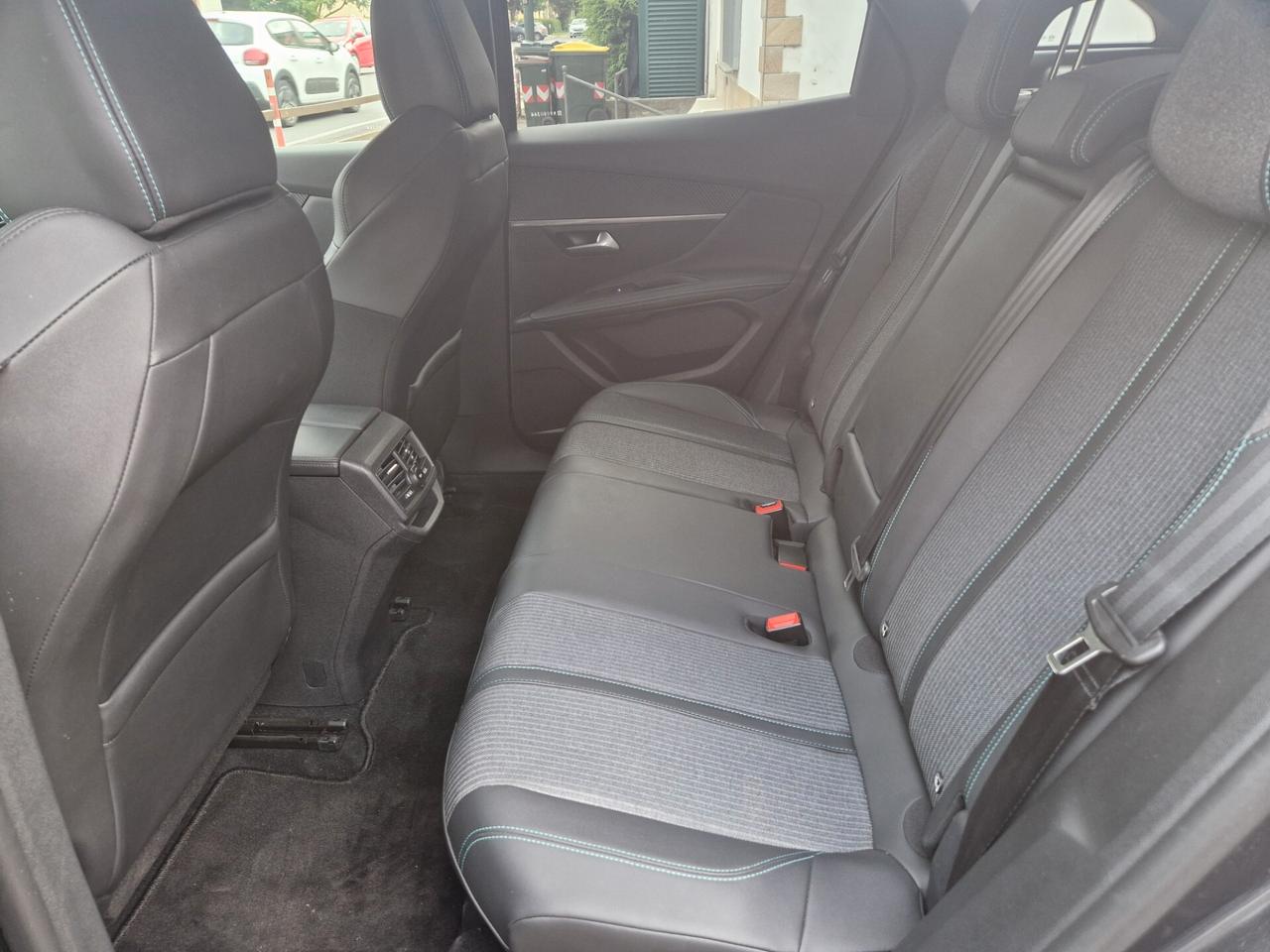 Peugeot 3008 1.5 130CV "67.200 km" AUTOMATICA, Carplay, Telecamera 360