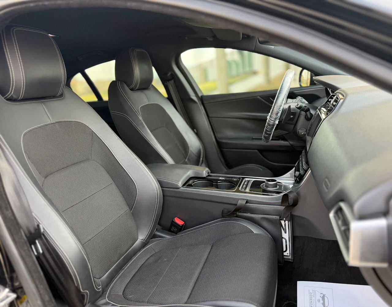 Jaguar XE 2.0 D Turbo R-Sport