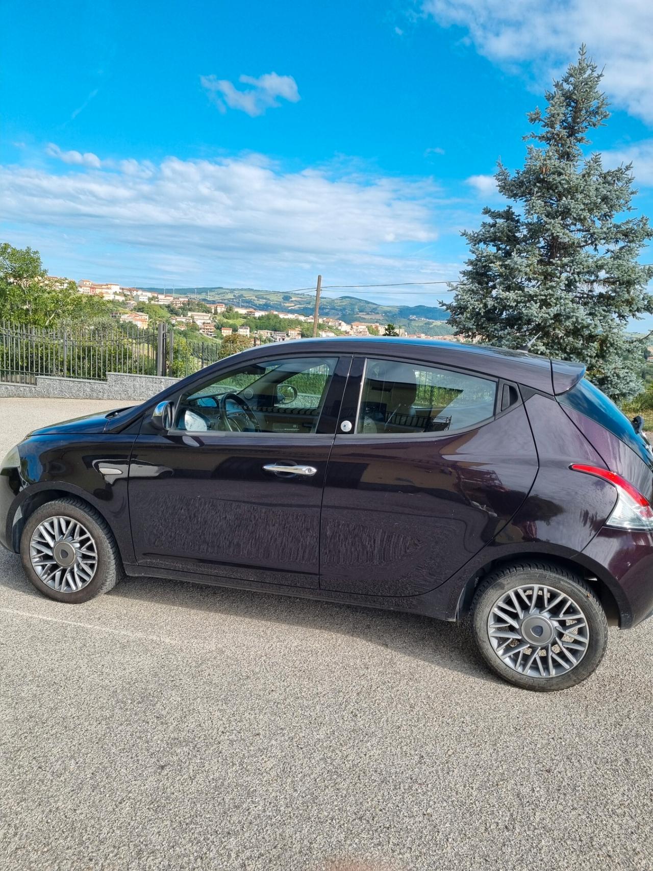 Lancia Ypsilon 1.2 69 CV 5 porte GPL Ecochic Platinum