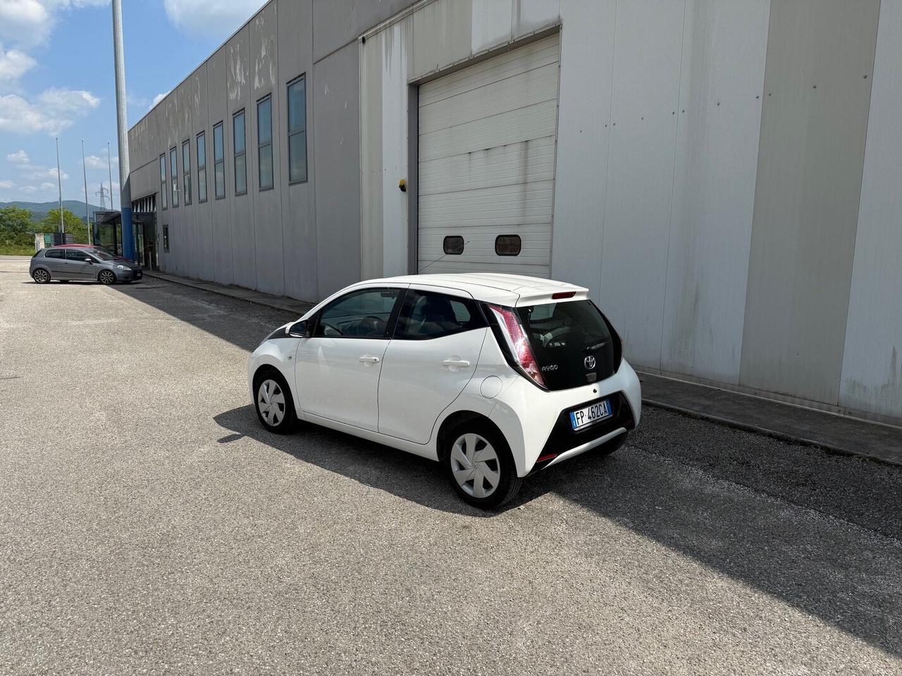 Toyota Aygo 1.0 VVT-i 72 CV 5 porte x-play