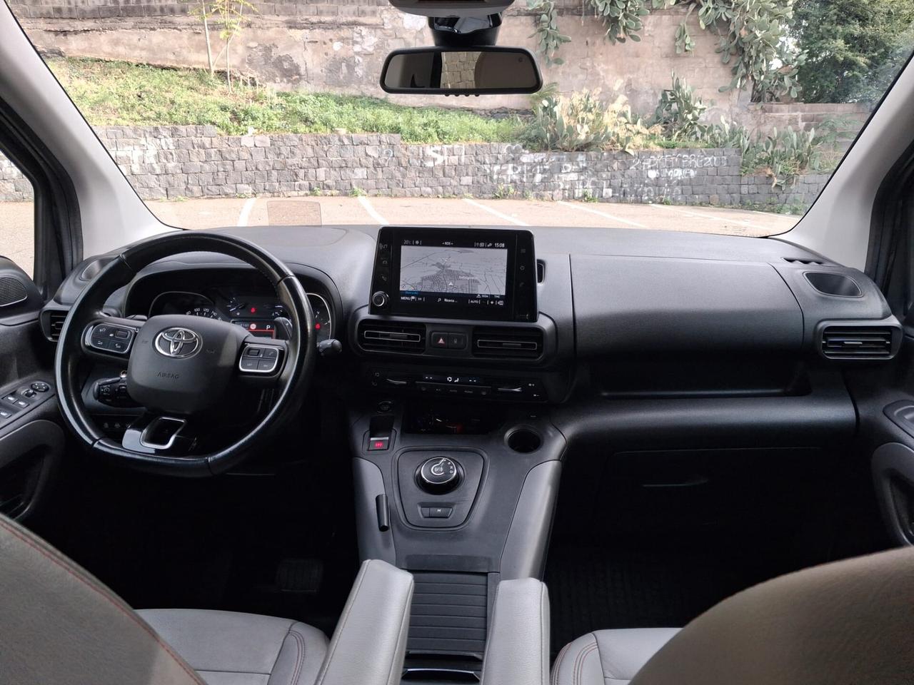 Toyota Proace Pianale ribassato con rampa disabili in carrozzina