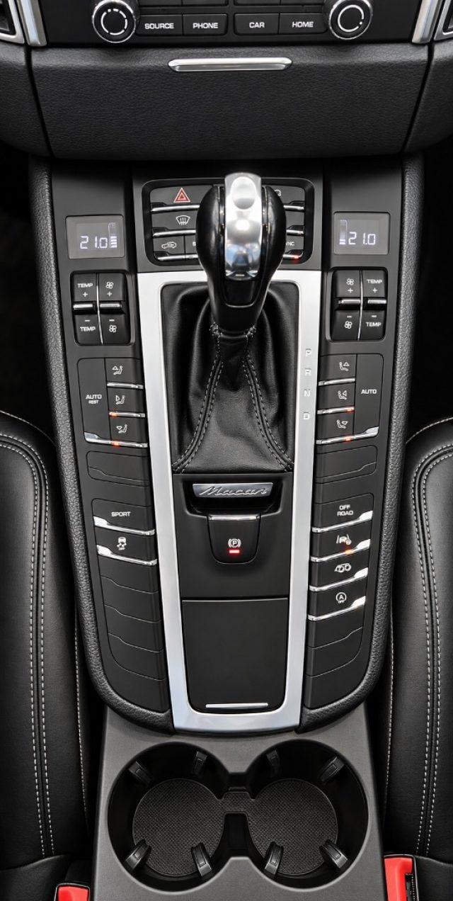 PORSCHE Macan 2.0 benzina Pelle Navigatore
