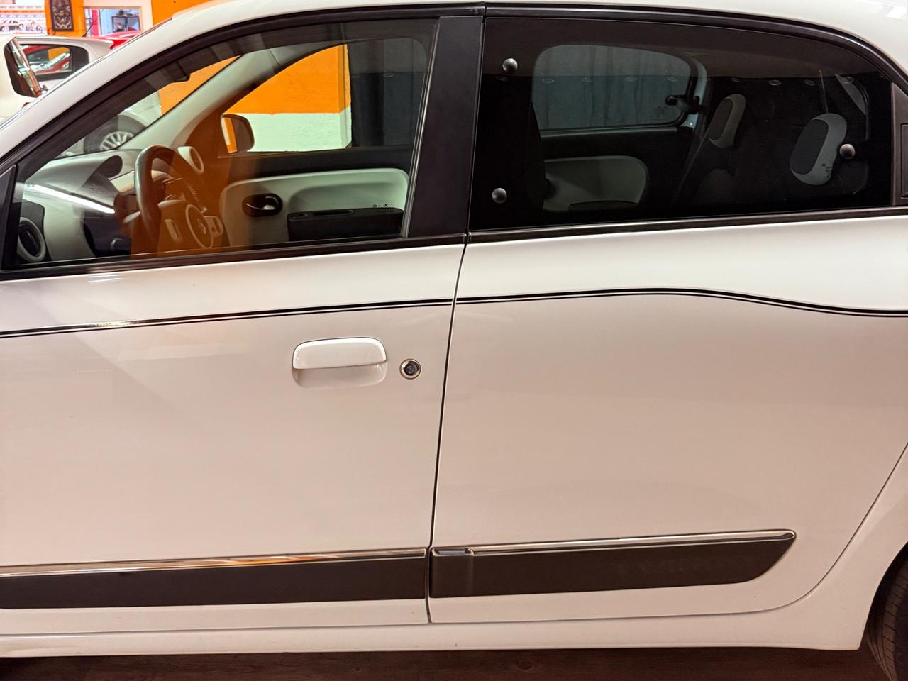MERAVIGLIOSA RENAULT TWINGO CON SOLI 80.769 KM ADATTA A NEOPATENTATI