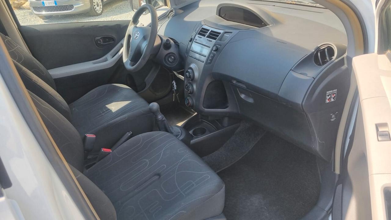 Toyota Yaris 1.0 5 porte Now