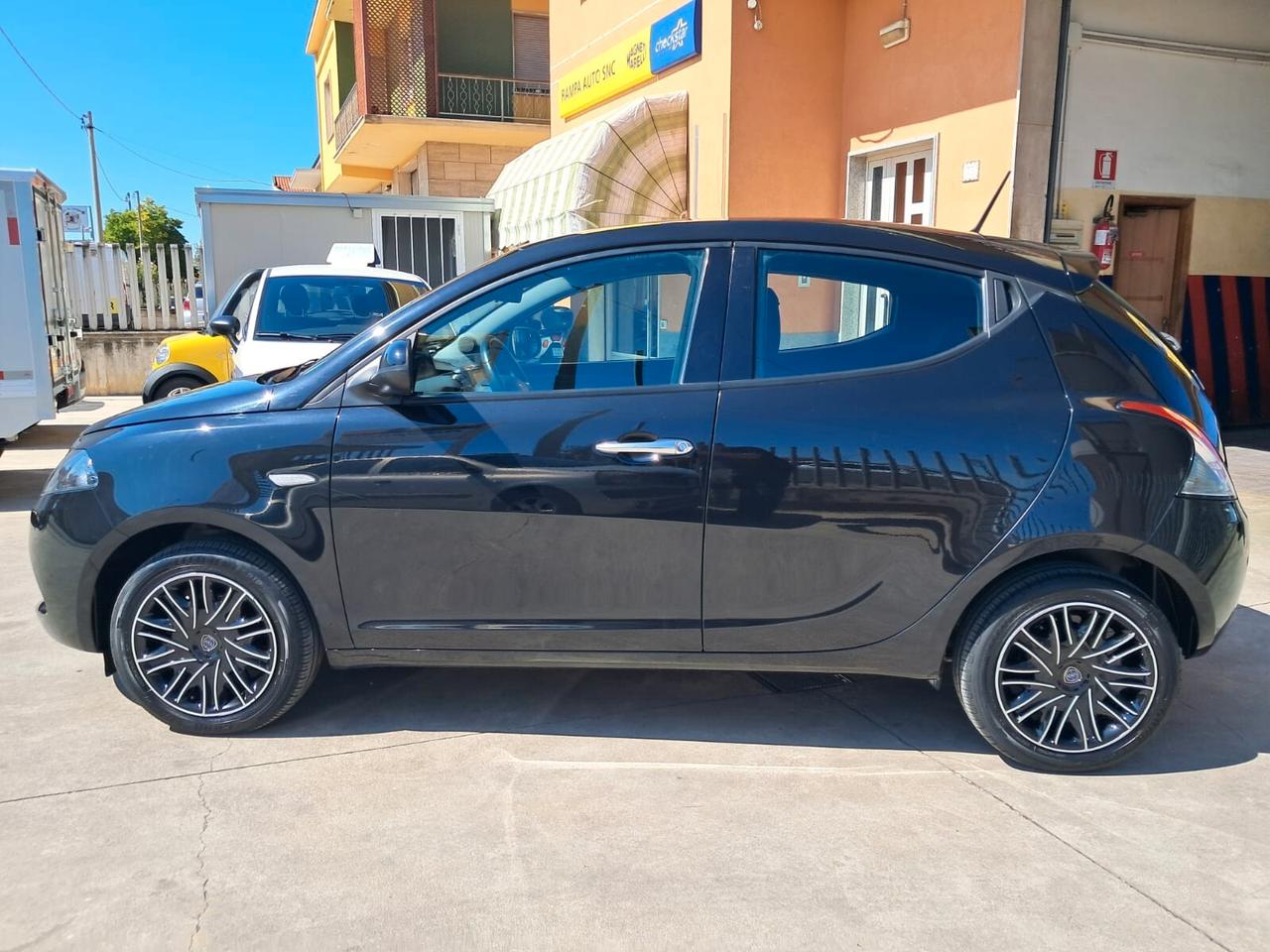 Lancia Ypsilon 1.0 FireFly 5 porte S&S Hybrid Gold