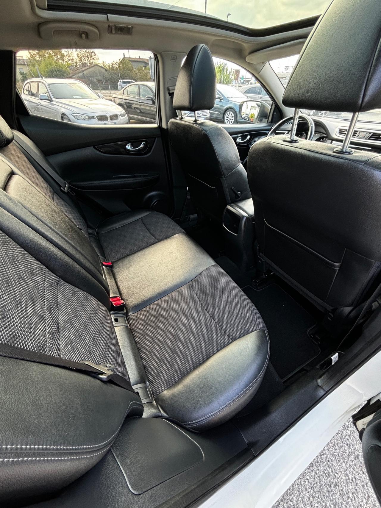 Nissan Qashqai 1.6 dCi 2WD Tekna - 2015