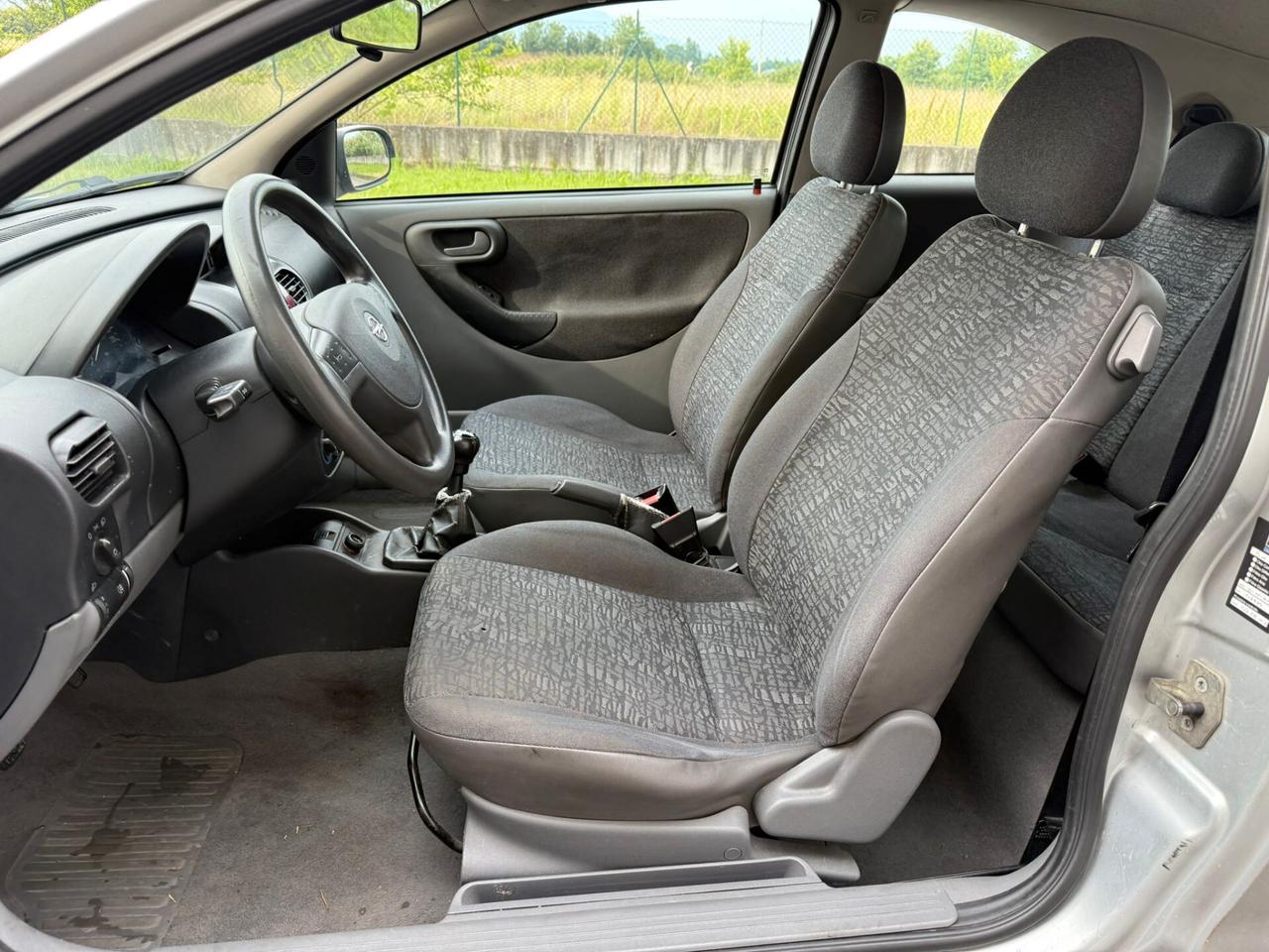 Opel Corsa 1.0i 12V 3 porte NEOPATENTATI